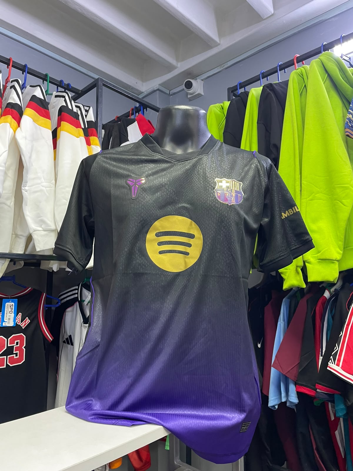 Barcelona away 26/27